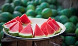 赣榆小超吃瓜,揭秘当地热门话题背后的故事