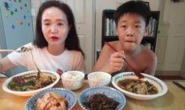 江苏母子吃瓜,吃瓜瞬间引发网友热议