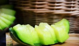 吃瓜真香的英文,From Gossip to Reality: The Truth Behind the 'Eating Melon and Finding It Tasty' Phenomenon