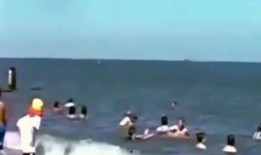 飞机坠落吃瓜,揭秘飞机坠落背后的真相与反思