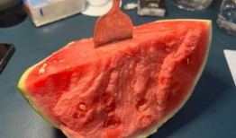 有人吃瓜有桃,共享人间烟火气