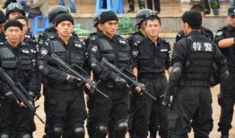 特警力量吃瓜女孩视频,吃瓜女孩意外曝光，揭秘警花日常