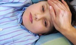 小孩搞笑吃瓜视频,小萌娃搞笑吃瓜瞬间，萌态十足引网友爆笑