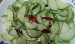 小瓜吃线面,一场味蕾与童趣的邂逅