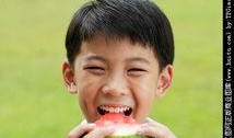 男童吃瓜照片,捕捉男童欢乐吃瓜瞬间