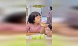 萌娃吃瓜个性,笑料横生，个性十足！