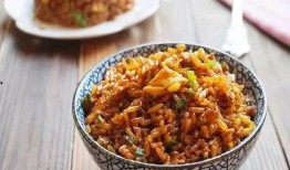 瓜姐吃酱油炒饭,家常美味，回味无穷