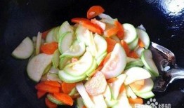 水煮茄瓜可以吃吗,水煮茄瓜，健康又开胃的佳肴解析