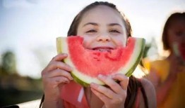 瓜哥吃瓜洗脑神曲是什么,揭秘网络热歌背后的文化现象