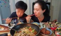 江苏母子吃瓜,吃瓜瞬间引发网友热议