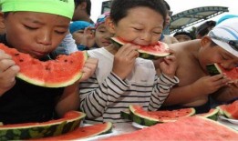 美国吃瓜吃的正热闹